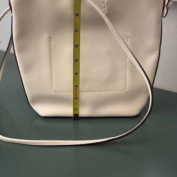 Coach Cream Shoulder Bag with Minimalist Design - Picture 6 of 7